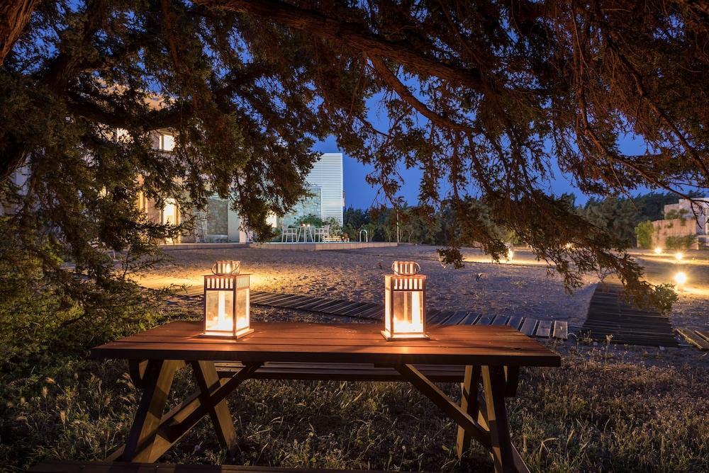 Cedar Bay Beachside Villas Palaiochora Exteriör bild