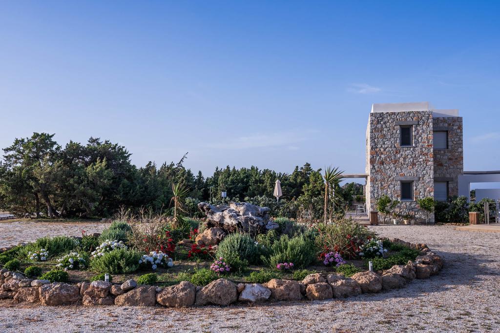 Cedar Bay Beachside Villas Palaiochora Exteriör bild