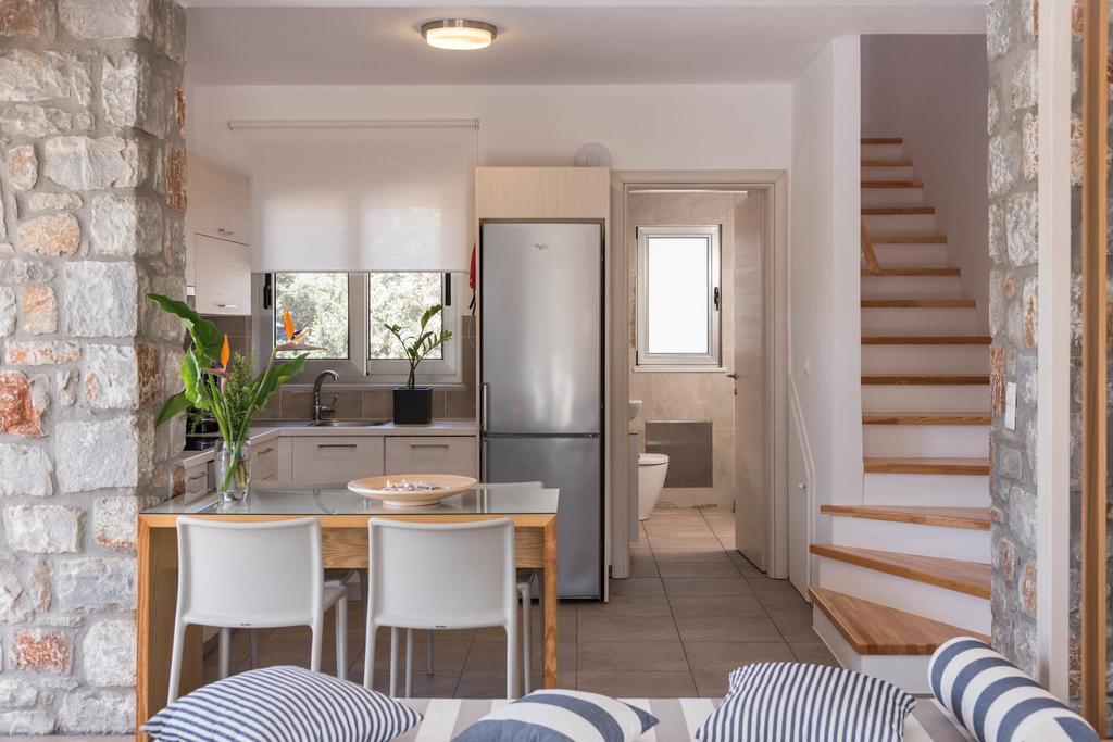 Cedar Bay Beachside Villas Palaiochora Exteriör bild