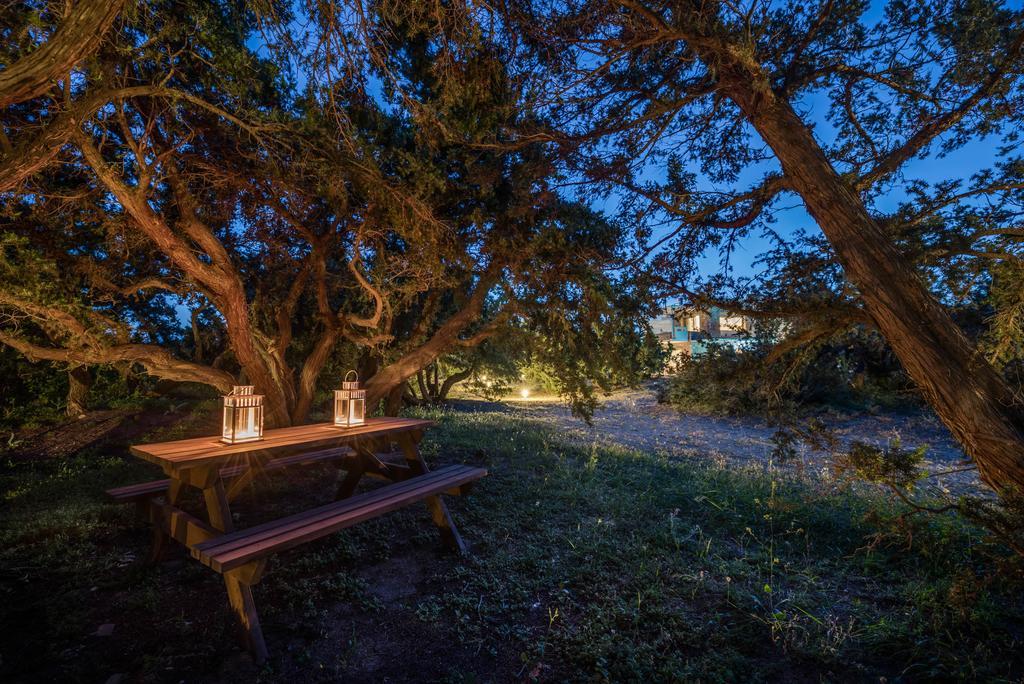 Cedar Bay Beachside Villas Palaiochora Exteriör bild