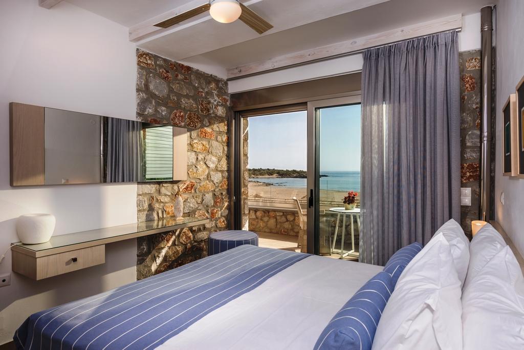 Cedar Bay Beachside Villas Palaiochora Exteriör bild