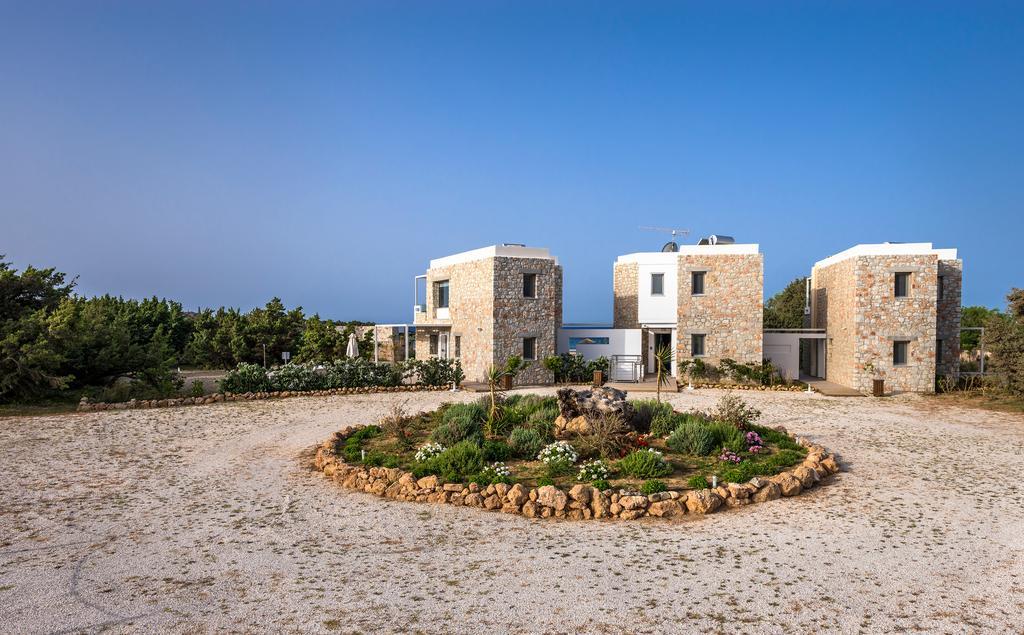 Cedar Bay Beachside Villas Palaiochora Exteriör bild