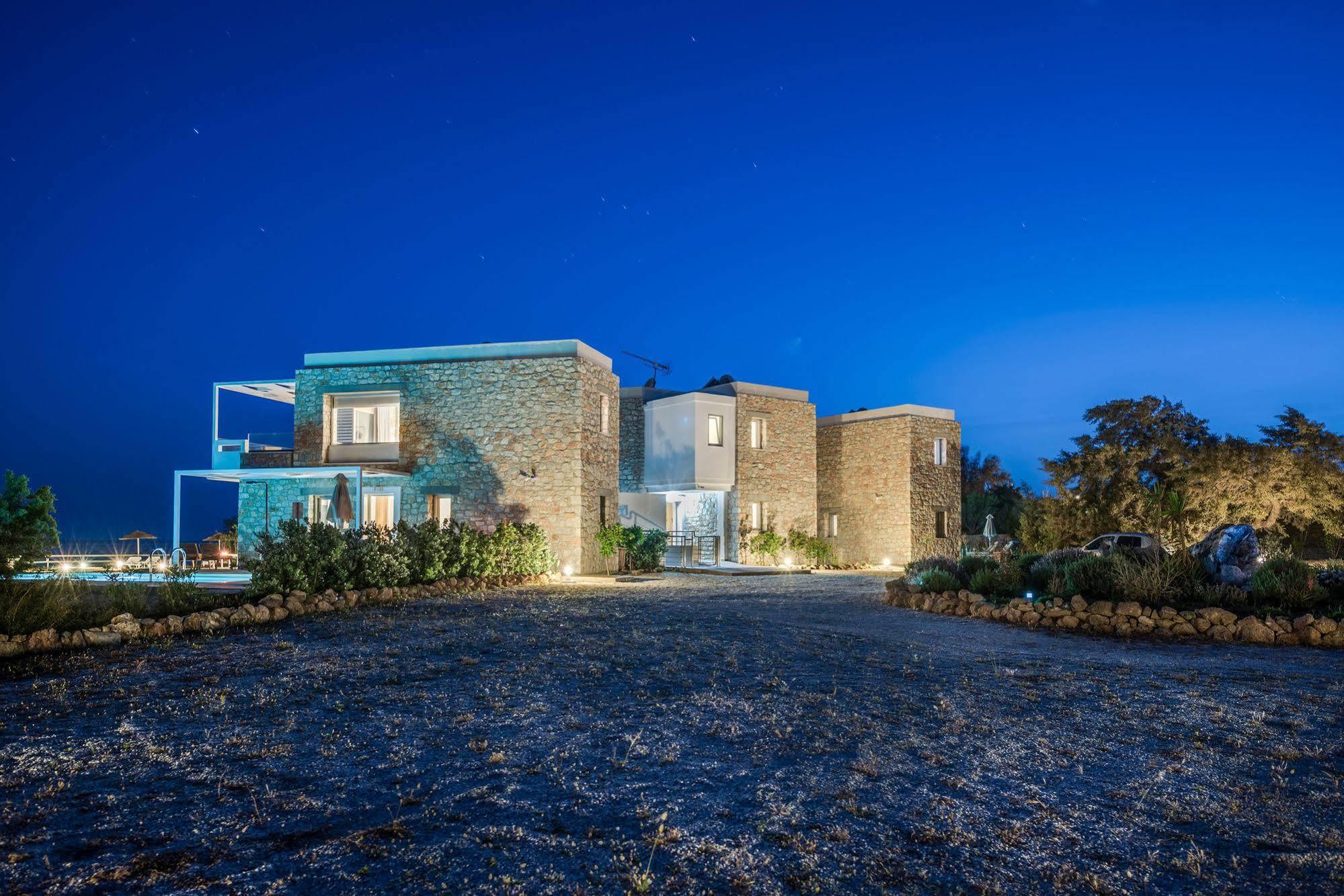 Cedar Bay Beachside Villas Palaiochora Exteriör bild